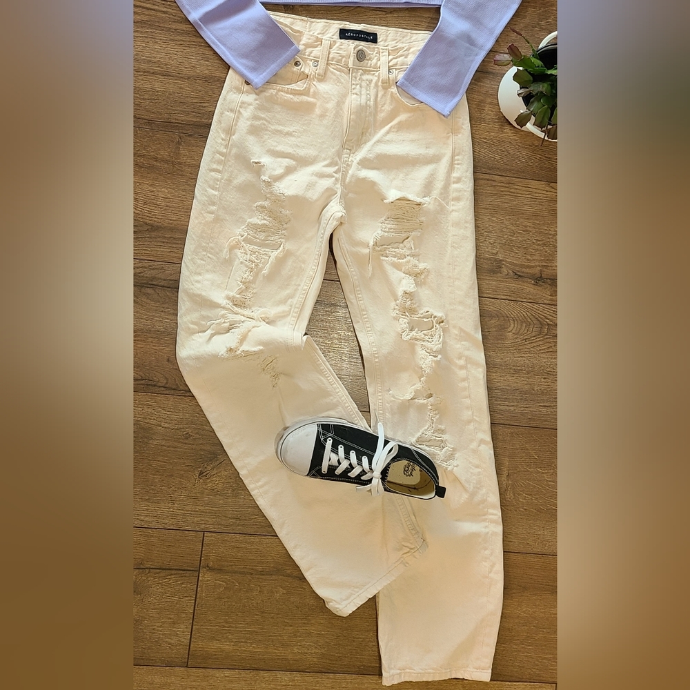 NWOT'S- AEROPOSTALE - Hi-Rise 90's Baggy Distressed Cream White Jeans- Size 0